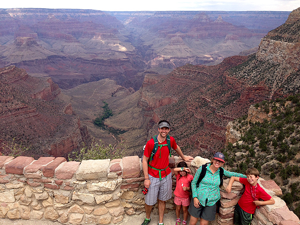 family-trip-grand-canyon