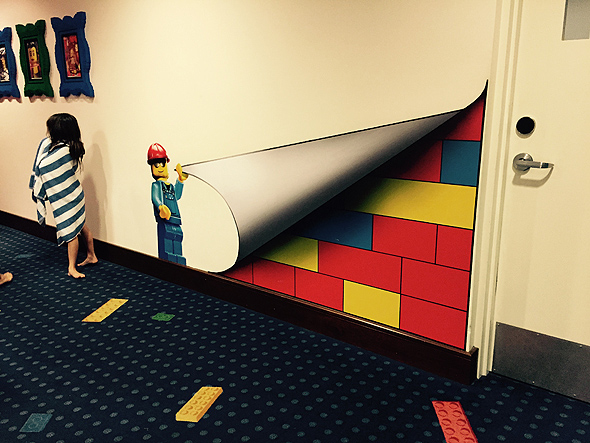legoland-hotel-hallway