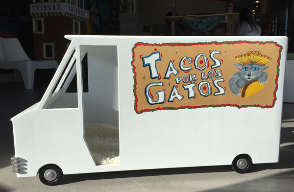 Cat Town Cafe in Oakland, a taco truck