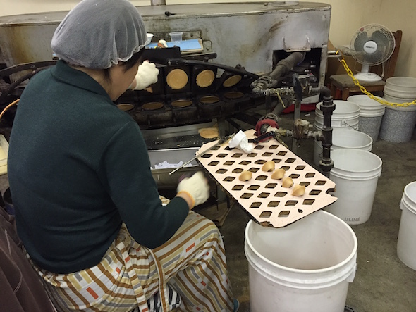 Fortune Cookie factory in Oakland: hot off the press