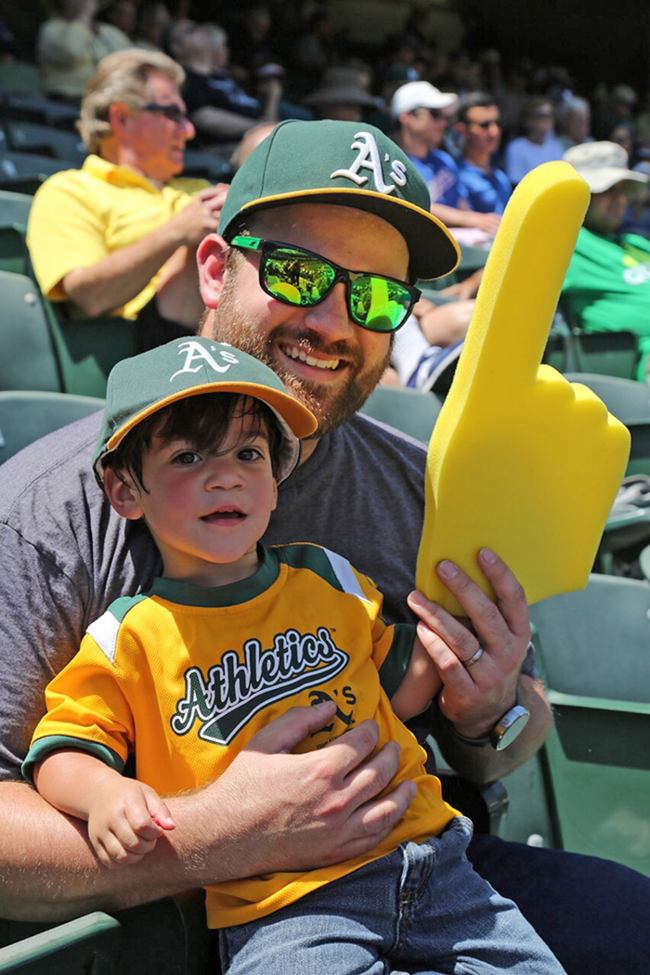 A Rookie's Guide to Kids Softball and Baseball in the East Bay 3 play baseball with kids