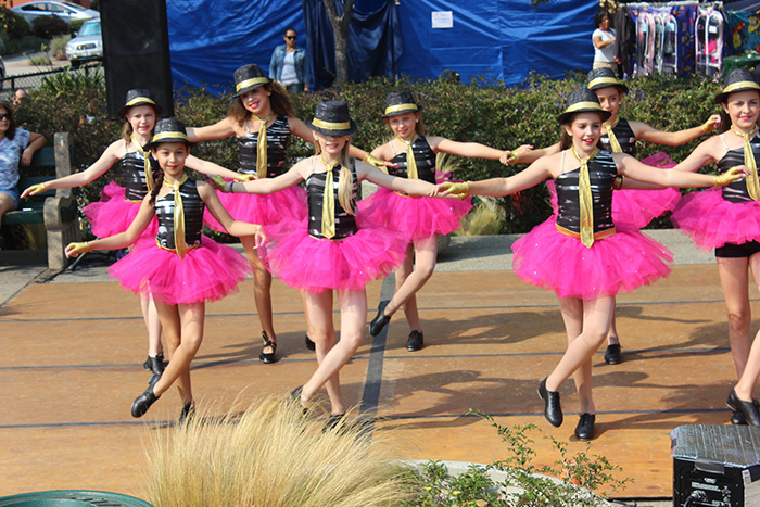 dancers at solano stroll