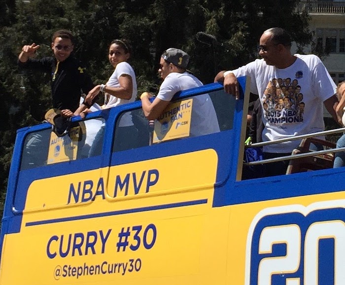 steph curry mvp bus in 2015 parade