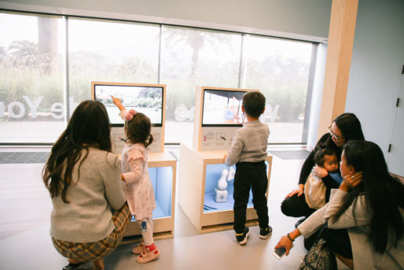 de Youngsters studio children at play