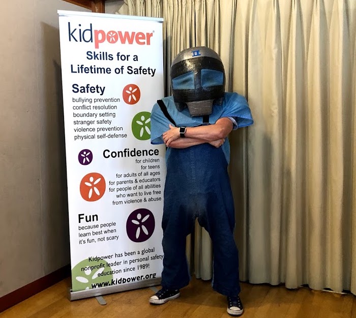kidpower instructor with padding to teach the kids self defense