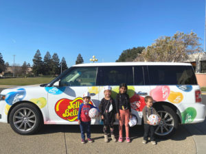 kids and jelly belly car