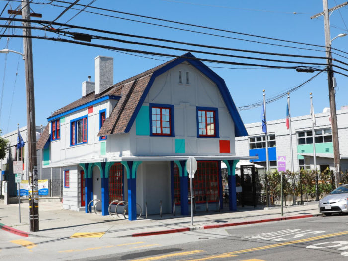 Ecole Bilingue exterior