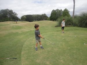 kids golfing