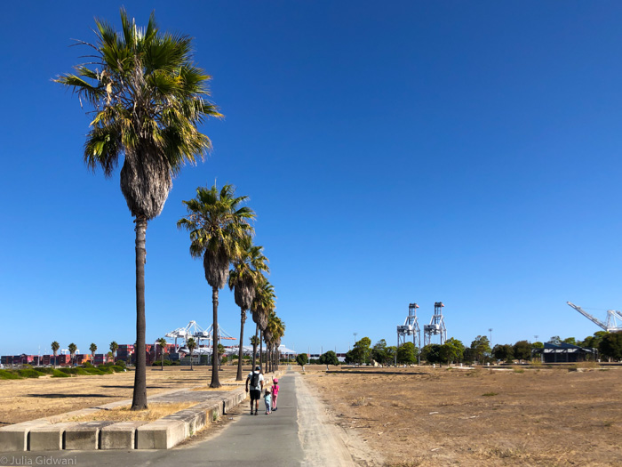 Big Fun at the Port of Oakland's Middle Harbor Shoreline Park 4 Middle Shoreline Park Julia Gidwani 9566