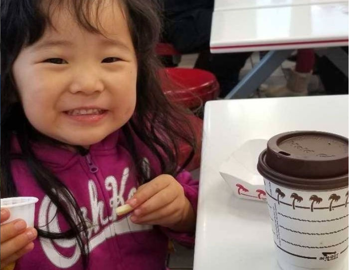 free cocoa for kids at in-n-out