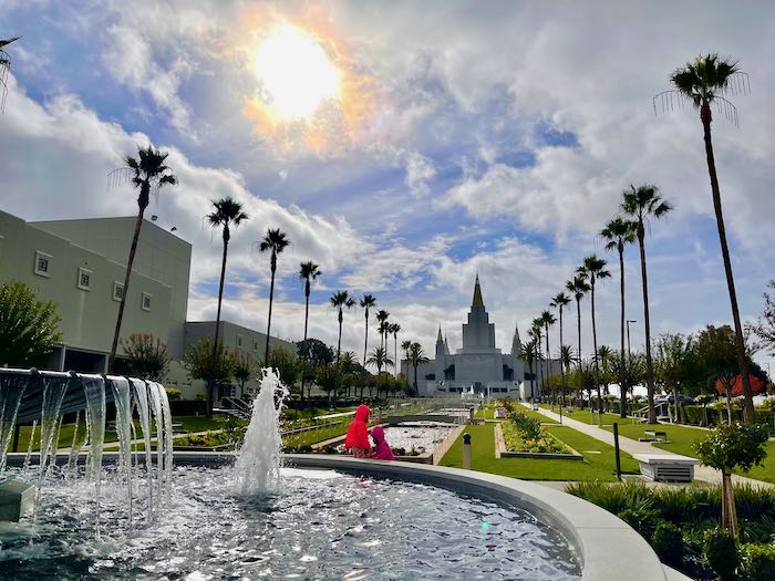 The Impeccable Christmas Lights and Gardens at Oakland's Temple Hill 1 mormon lds temple gardens in oakland