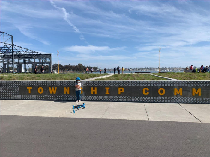 township commons sign and child