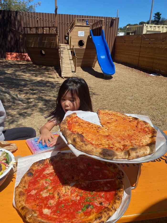 pizzas junction beer garden