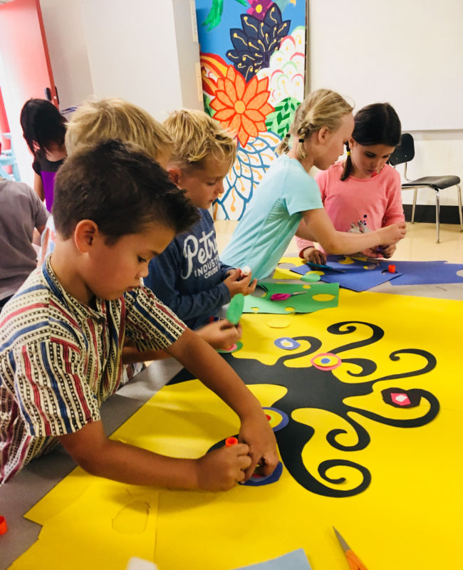 students work together in art class