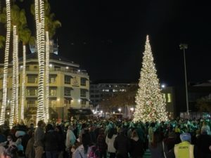 Holiday tree lighting in Oakland