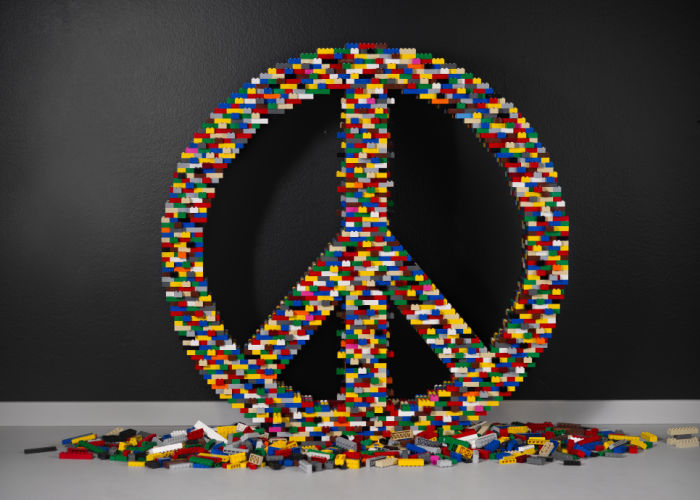 Ticket Alert: The Art of The Brick LEGO Art Show 3 peace sign lego sculpture
