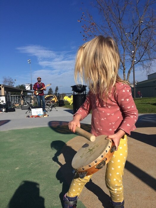 SingJam drumming toddler