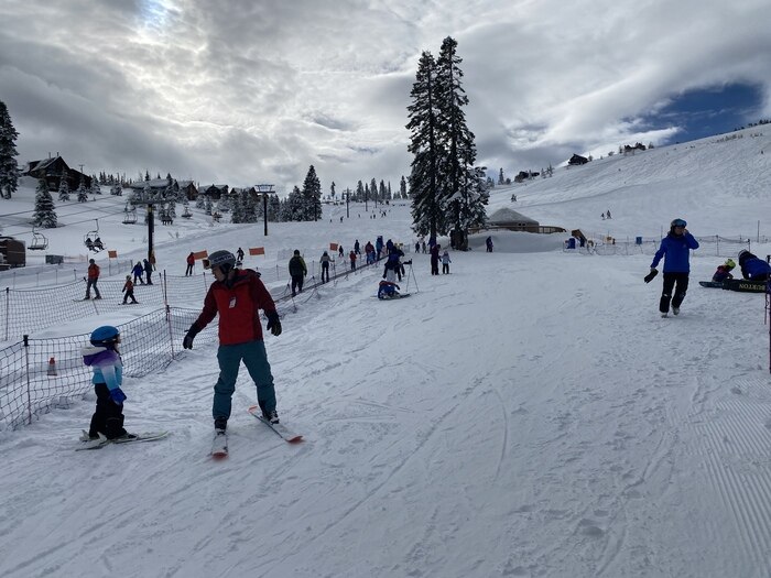 girl dad skiing