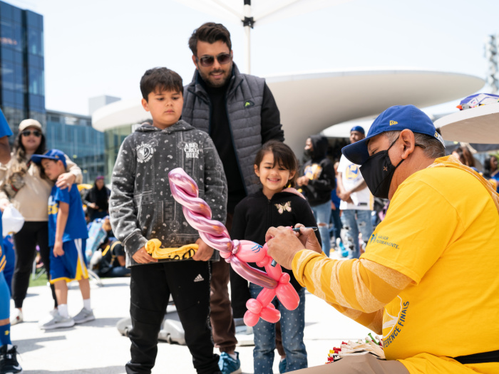 31 Bay Area Things to Do With Kids in July 3 family and balloon artist