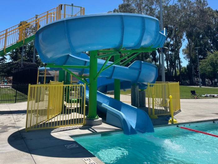 Splashing & Swimming at the San Leandro Family Aquatic Center 3 water slide at the san leandro pool