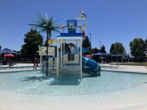 shallow zero entry pool with sprayground structure