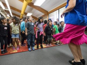 Music and storytime with Cascada de Flores
