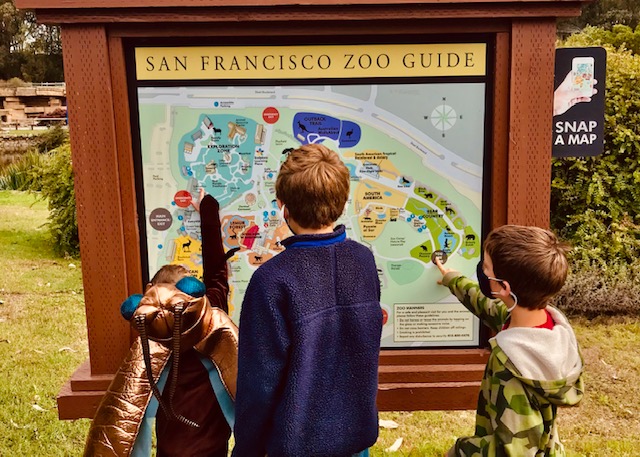 kids looking at zoo map