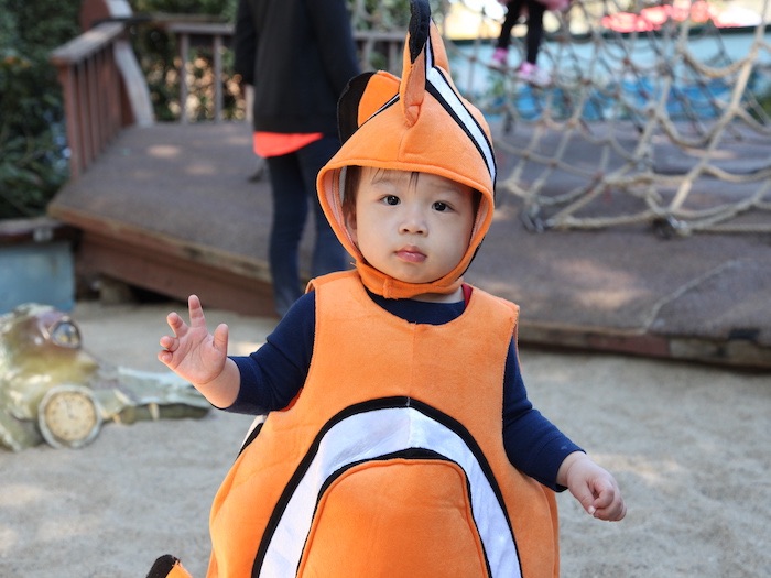 child in finding Nemo costume