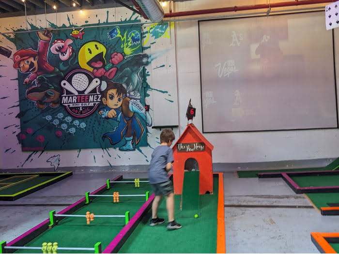 MarTEEnez Minigolf and Arcade