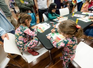 de youngsters day out kids doing art
