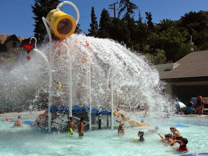 Giant pool splash at Rankin Aquatic Center kids in the shallow water