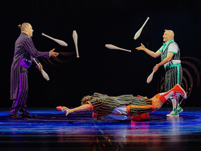 juggling show with bowling pins