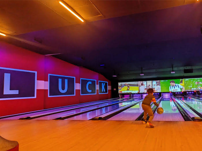 Child bumper bowling