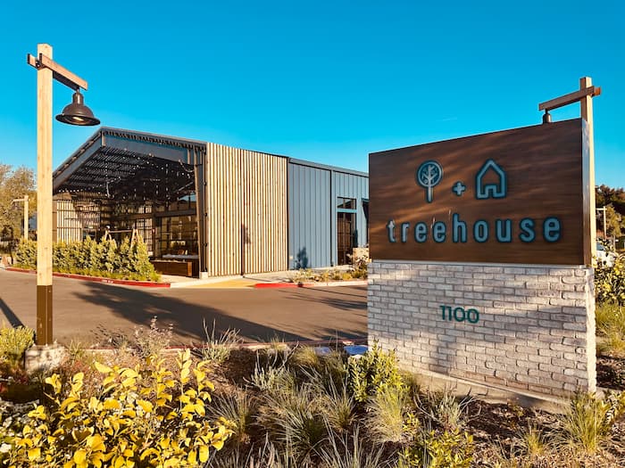 Treehouse Hotel sign