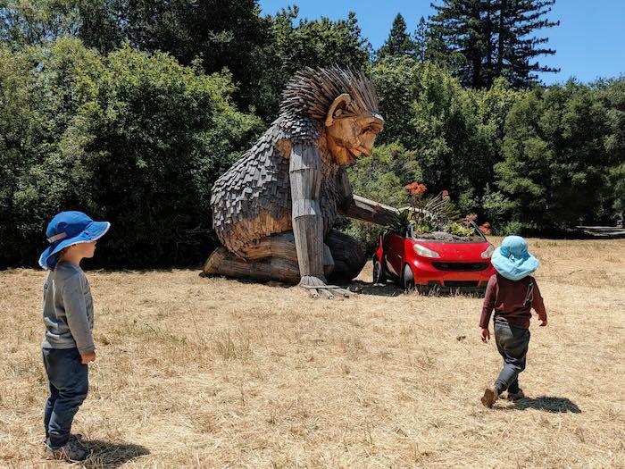 Rosa Sunfinger troll and twin boys