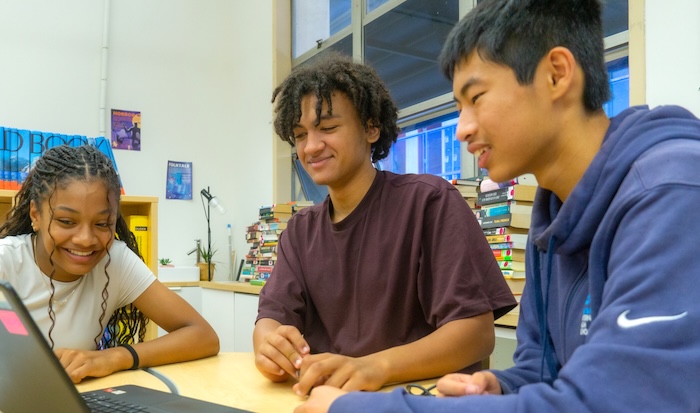 EBIHS students in library