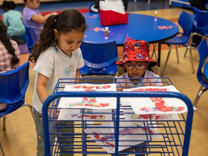 Greenleaf Elementary kindergarten students doing art
