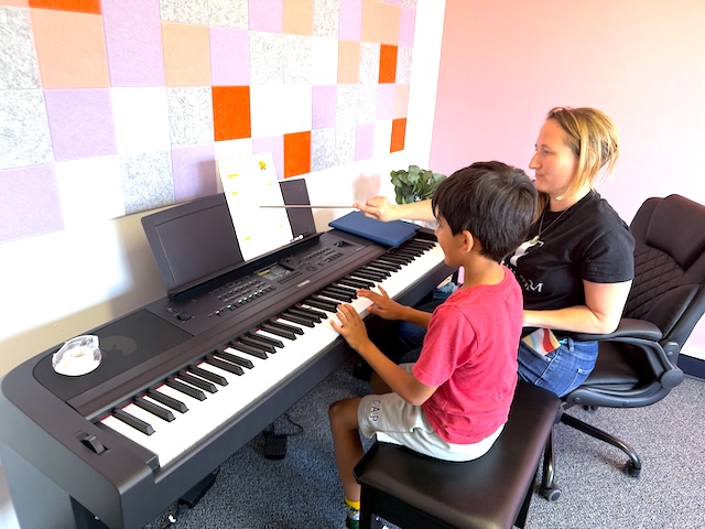 Piano Lessons at Payam Music in Oakland