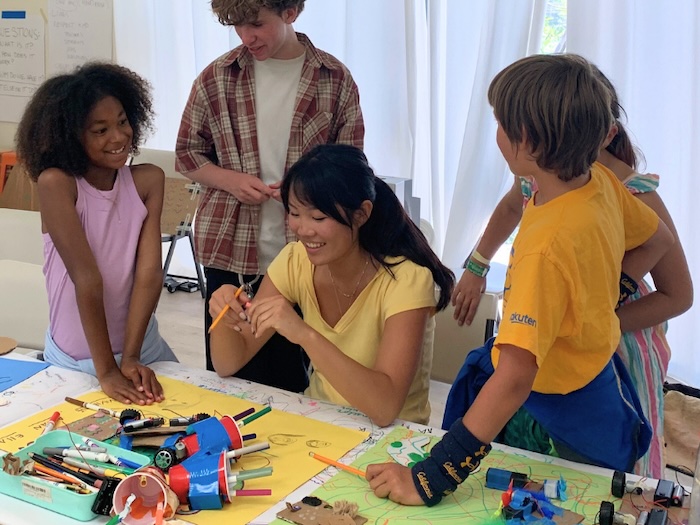 kids doing steam art projects together