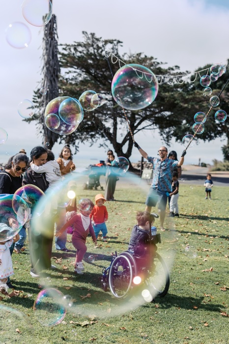 bubble show on the lawn by kind bubbles