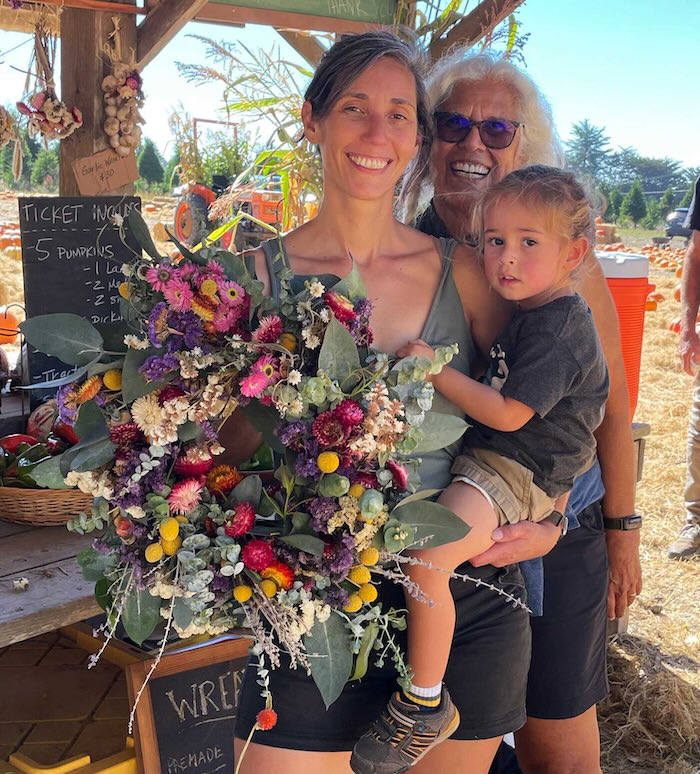 farm wreath two adults and child