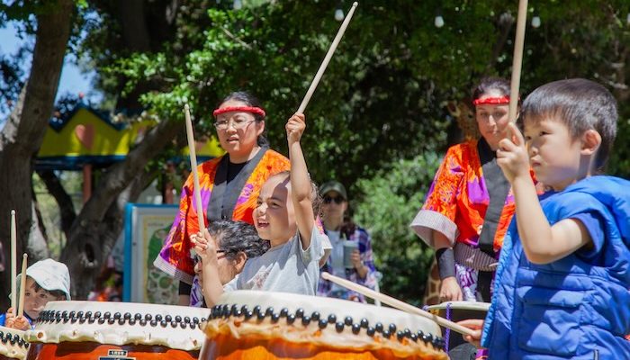 oakland taiko drummers at fairyland